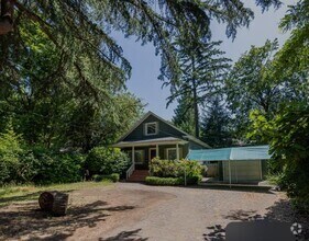 Building Photo - 7548 SW 35th Ave