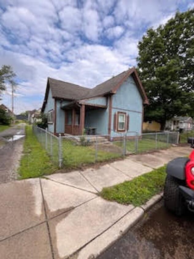 Primary Photo - 254 N Reisner St