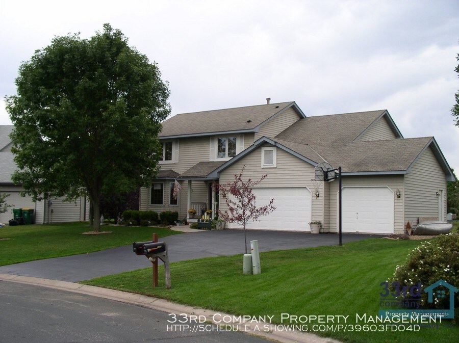 Bright Woodbury home on huge lot! House Rental in Woodbury