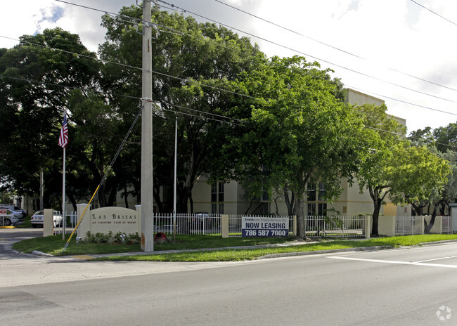 Building Photo - Las Brisas at Country Club of Miami