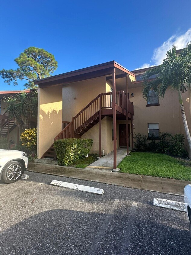 Primary Photo - 1104 Lakeview Dr E