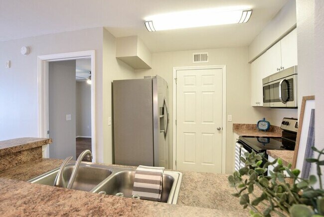 Building Photo - 2115 Fontebranda Loop