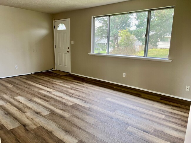 Foto del edificio - Newly Renovated 3 Bedroom Home in Federal Way