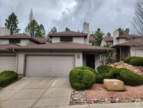 Building Photo - 5000 E Palomino Ln