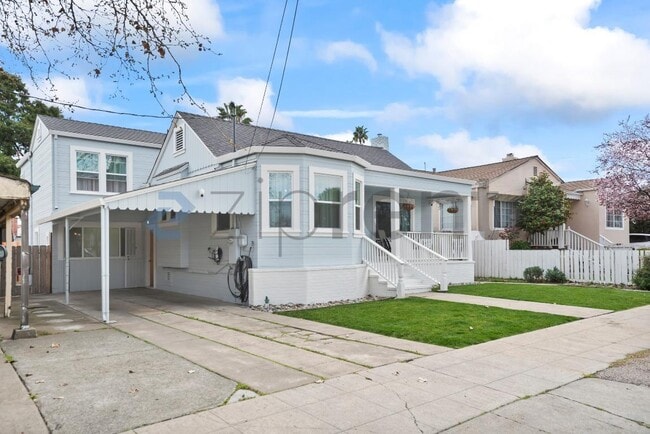 Building Photo - 1337 Acacia St