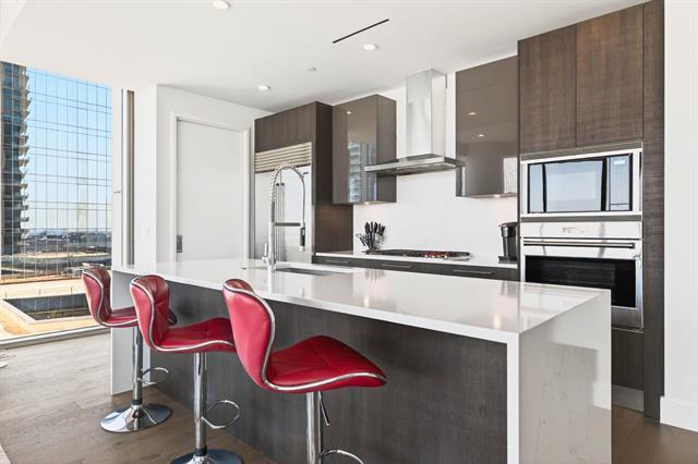 Foto del edificio - 7901 Windrose Ave.