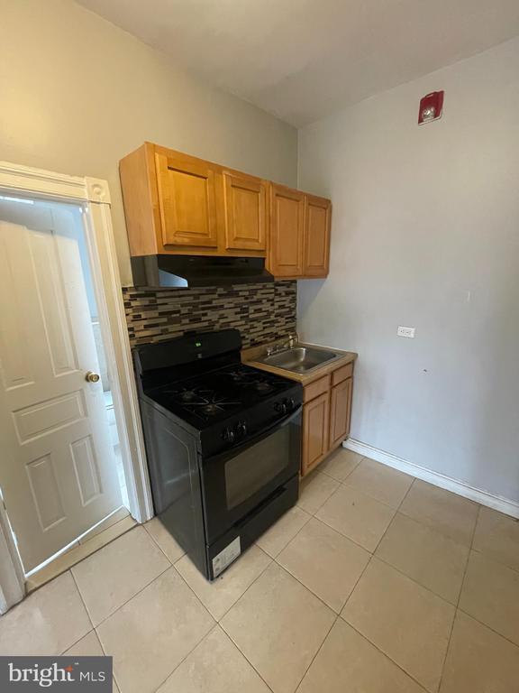 Building Photo - 147 Manheim St