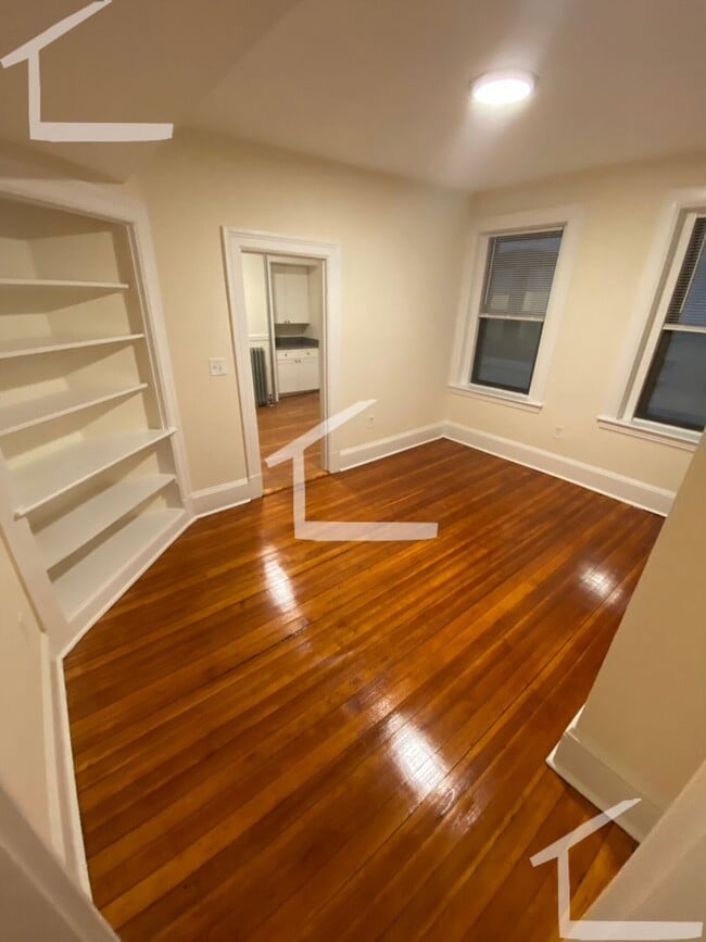 Building Photo - No Fee! Avl Dec 1 - Harvard Sq area 2BR with heat inc!