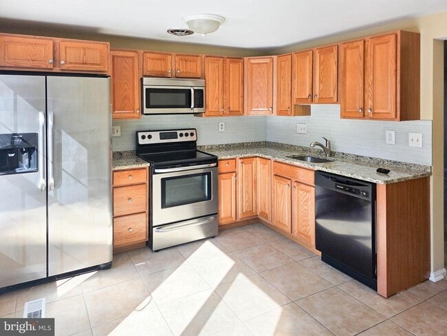 Building Photo - 20559 Strath Haven Dr