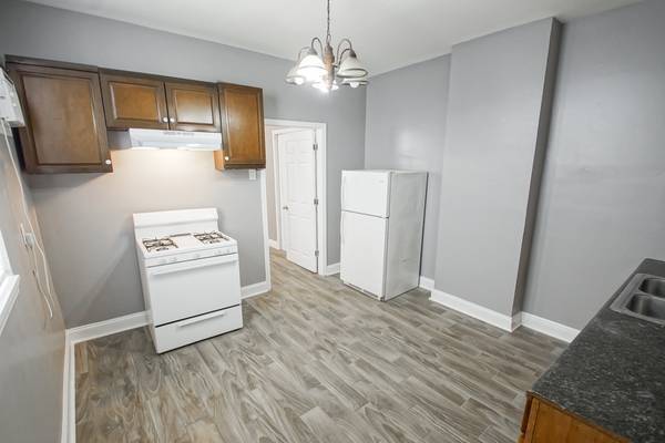 Foto del edificio - 1533 Louisa St