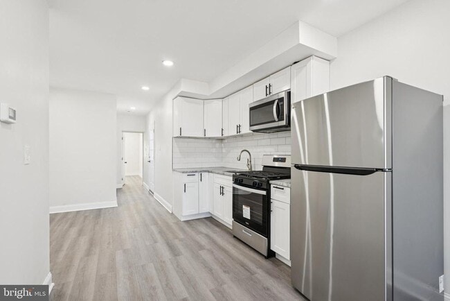 Building Photo - 746 Pine St