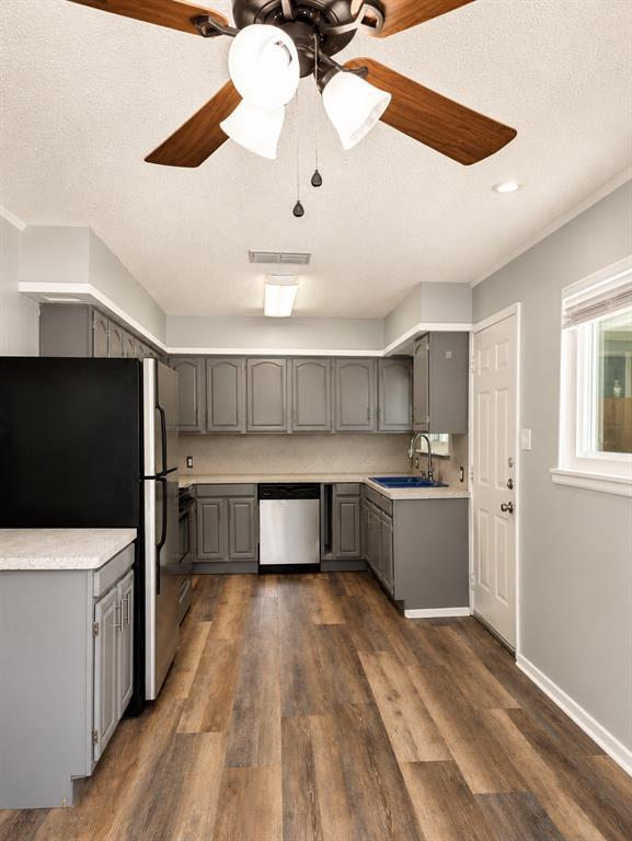 Building Photo - 2804 Catalina Dr