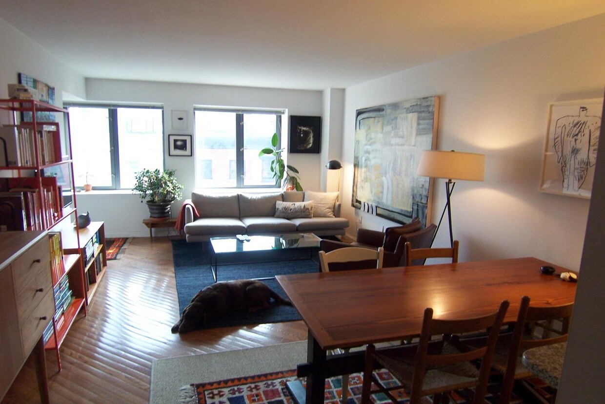 Primary Photo - 401 West 22nd Street