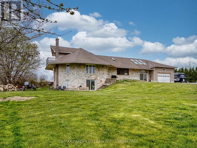 Photo du bâtiment - 33260 Pettit Rd