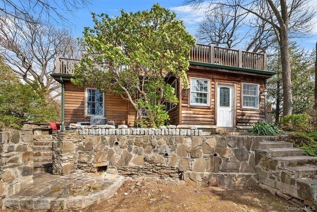 Building Photo - 32 Merriam Pl