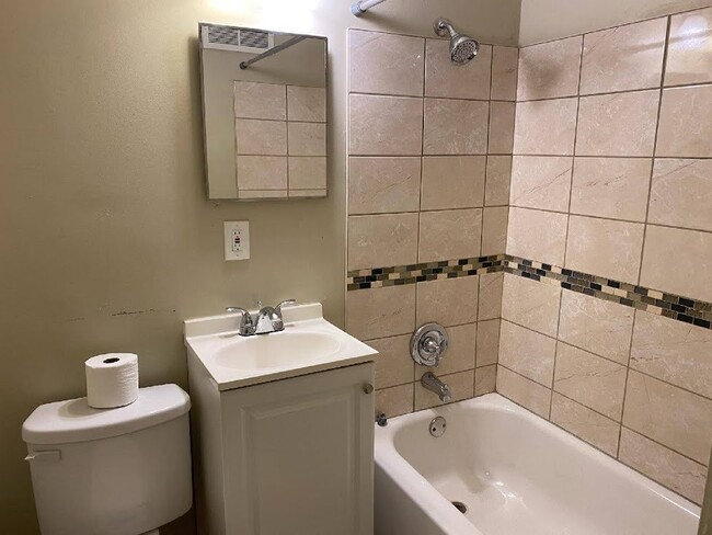 Foto del edificio - 1651 E Cold Spring Ln