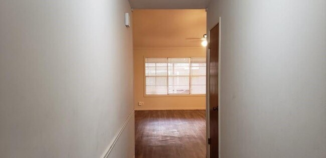 Building Photo - 4026 Willowview Dr