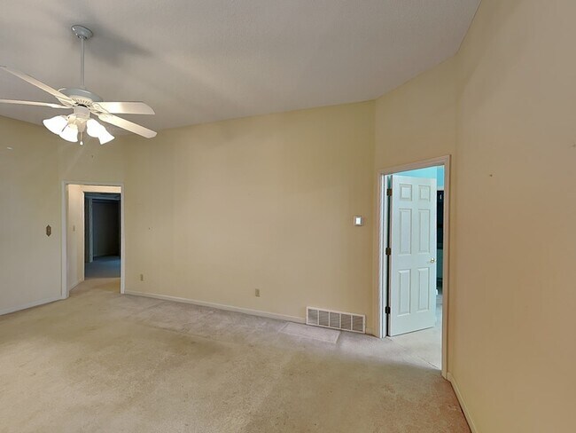 Building Photo - 7015 Parkbrook Ln