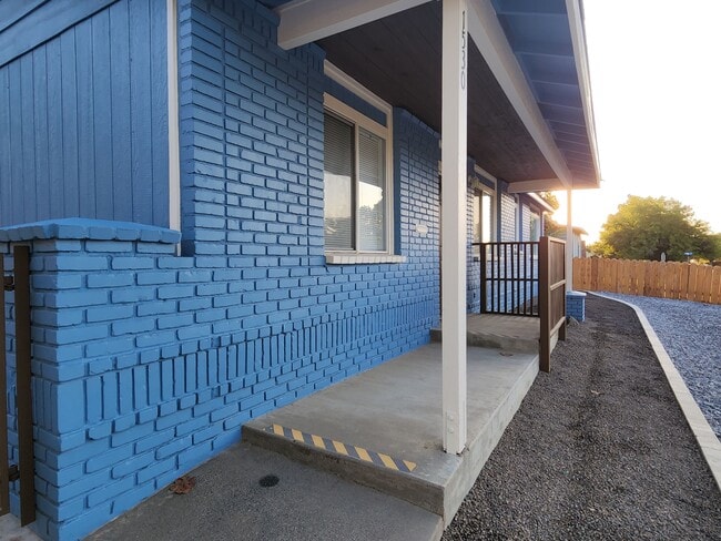 Building Photo - 1530 Aloha St
