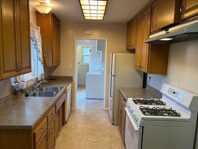 Foto del edificio - GREAT 3BD HOUSE WITH INCREDIBLE OUTDOOR SP...