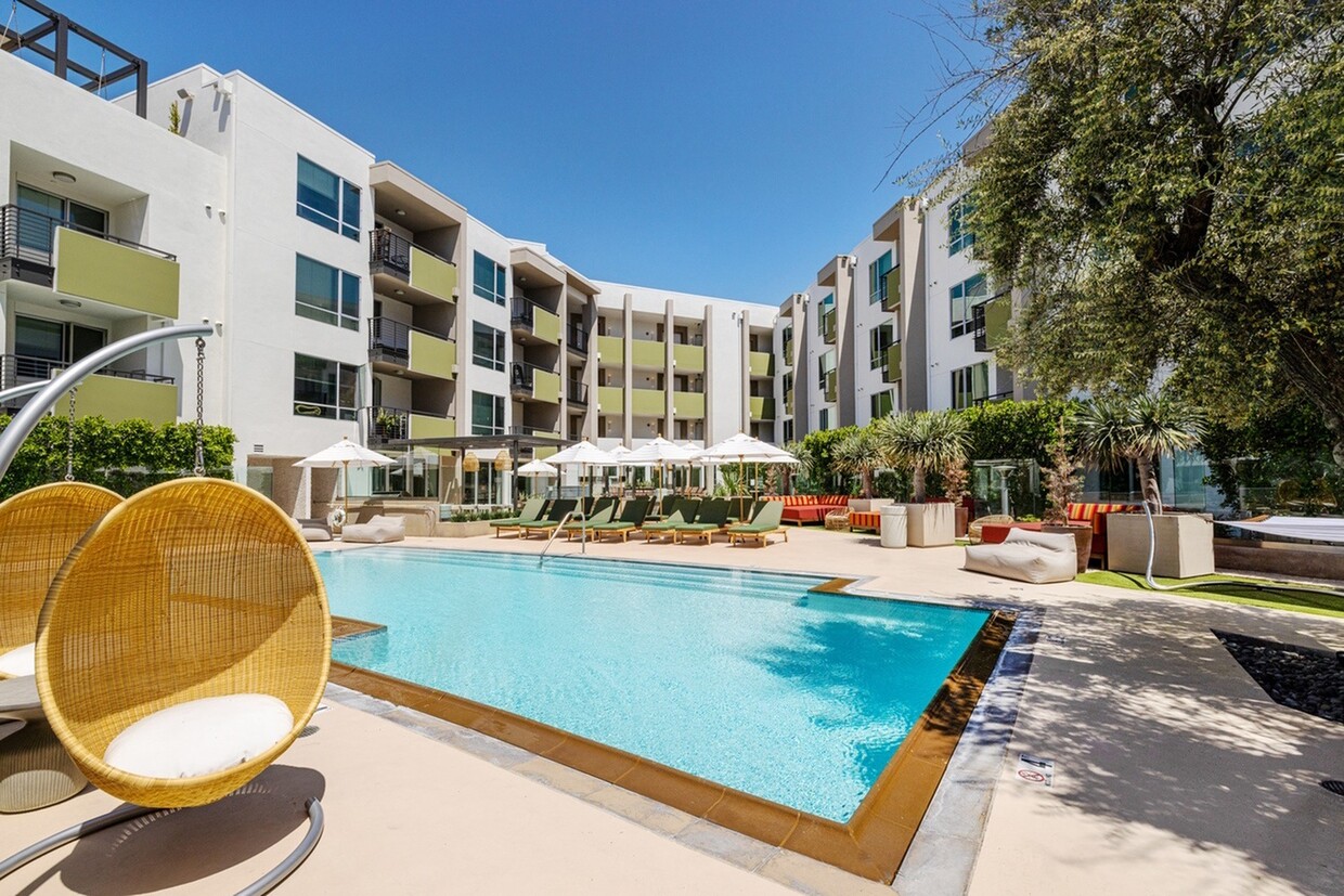 Pool | Brio Apartments | Apartment in Glendale, CA - Brio