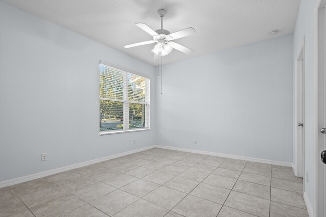 Building Photo - 11408 Center Lake Dr