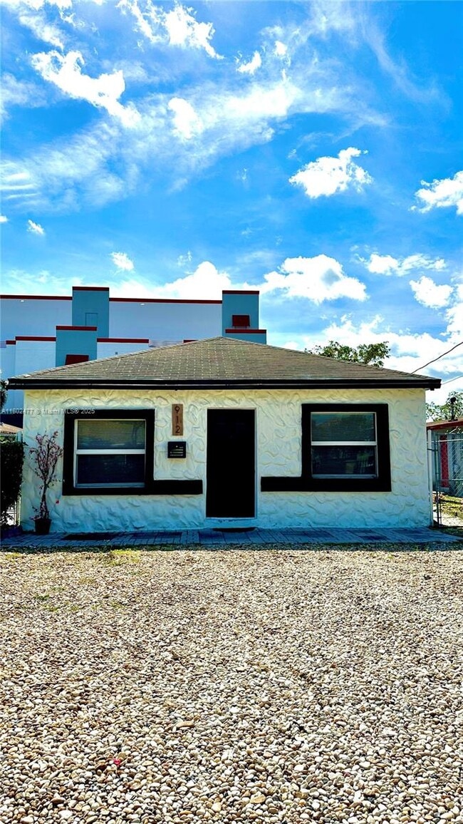 Building Photo - 912 NW 2nd St
