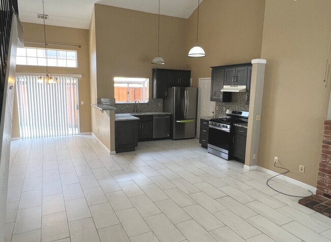 Foto del edificio - 5354 Meadow Wood Ln