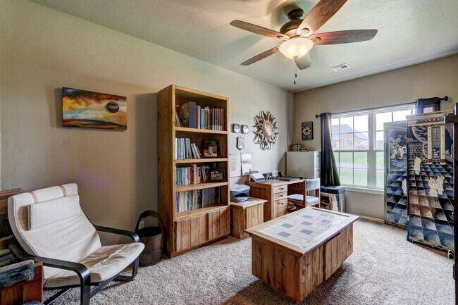 Foto del edificio - Host your own sports team in this backyard! Beautiful outdoor space and endless amenities!  Call ...