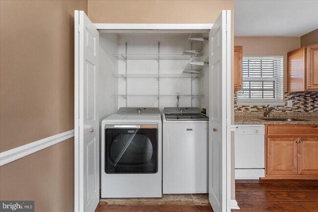 Foto del edificio - 14367 Springbrook Ct