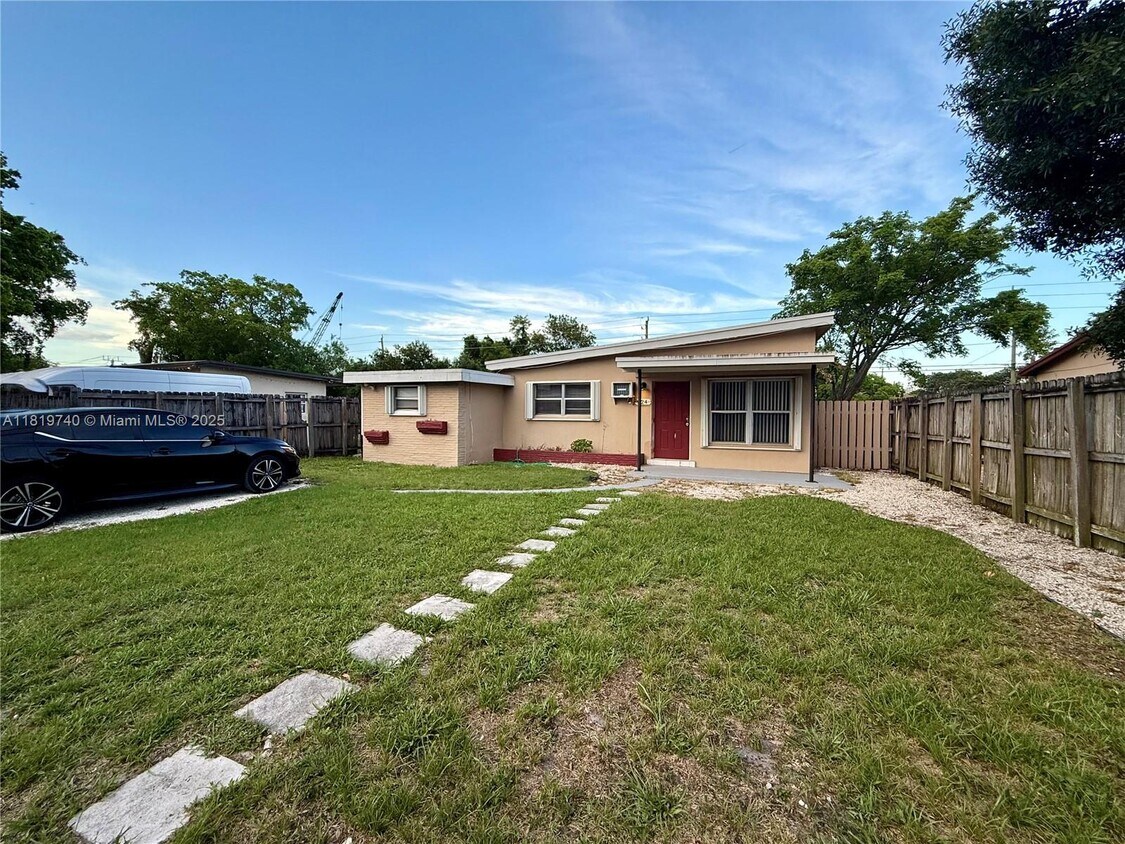 Primary Photo - 824 NW 4th Ave