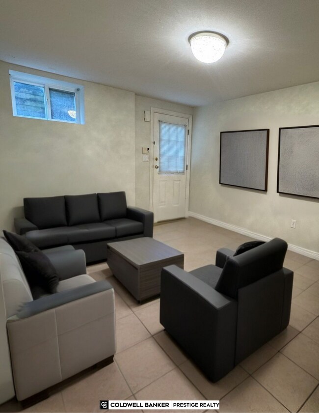 Building Photo - 1568 Burrill Av