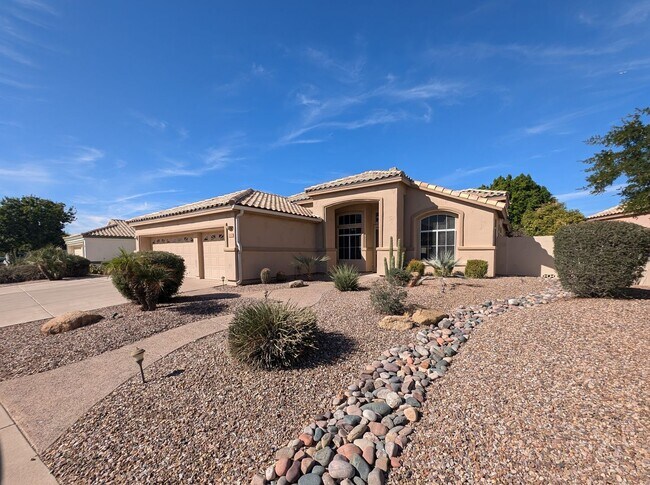 Building Photo - Beautifully Updated 3 Bed, 2 Bath Home, Pl...