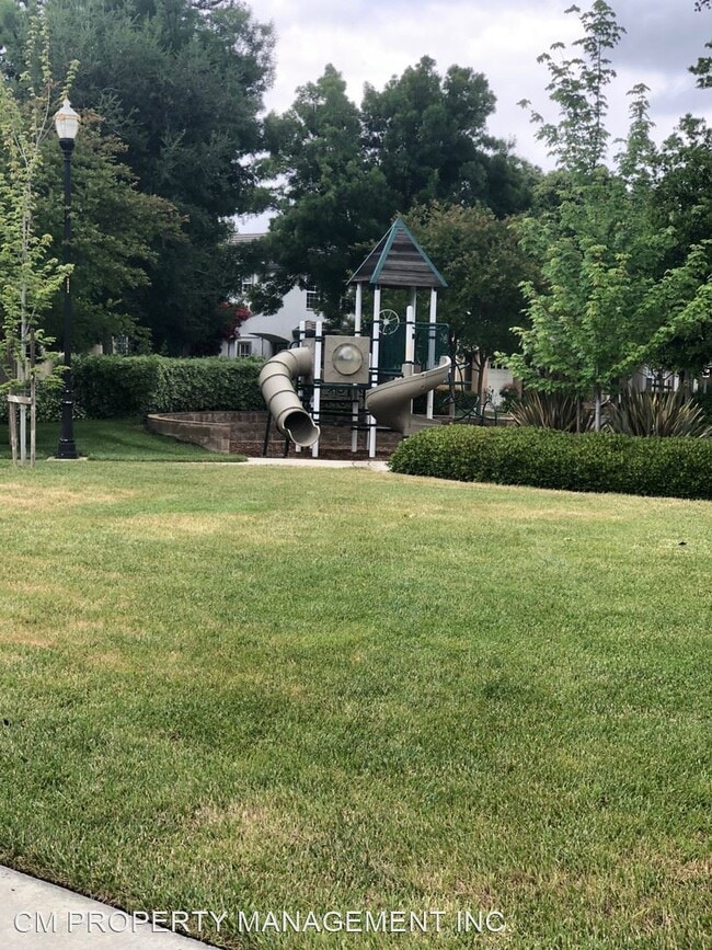 Building Photo - 4 br, 2 bath House - 300 Apple Blossom Ln.