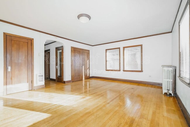 Building Photo - 1315-1325 6th Ave