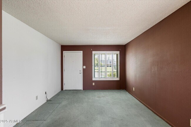 Foto del edificio - 1001 E Lodge Dr