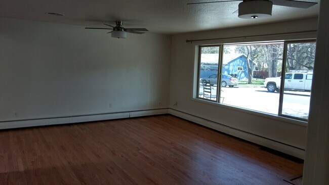 Building Photo - Beautifully Updated Boulder 3Bed/2Bath-- W...