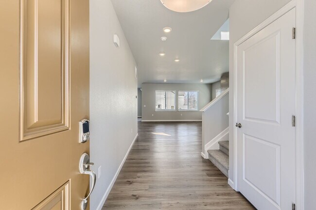 Building Photo - 10856 Hayloft St