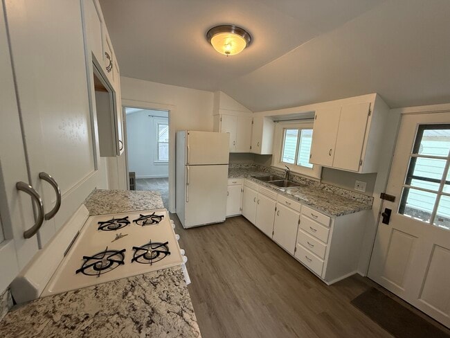 Building Photo - 6 Foote St