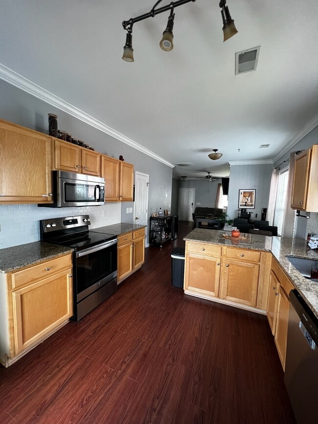 Building Photo - 307 Pimpernel St