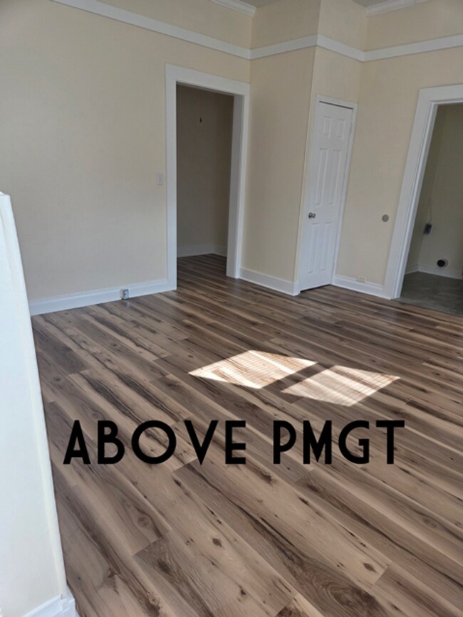 Building Photo - Very Roomy Apartment