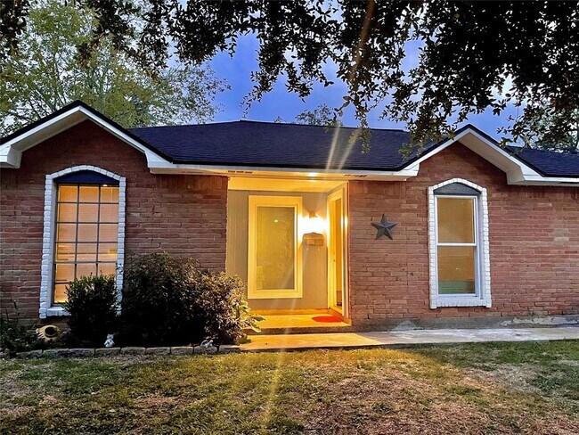 Foto del edificio - 6101 Maywood Dr