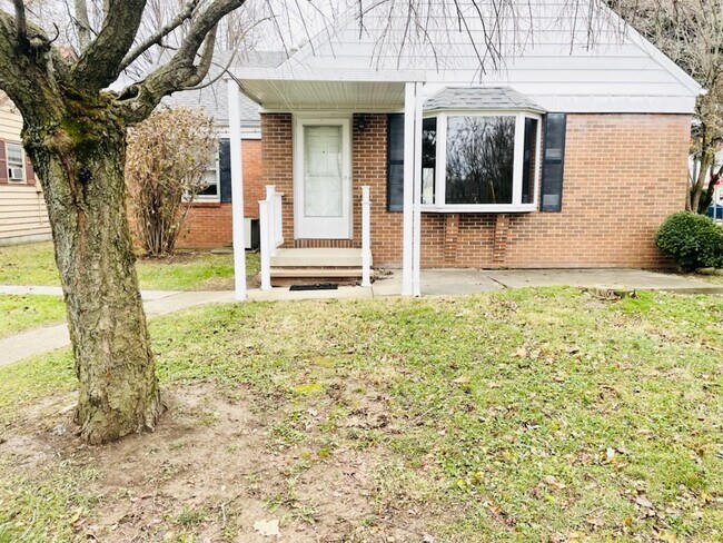 Building Photo - 915 Tiffin Ave