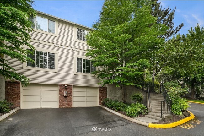 Building Photo - 10909 Avondale Rd NE