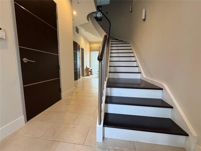 Foto del edificio - 239 Cosmopolitan Ct