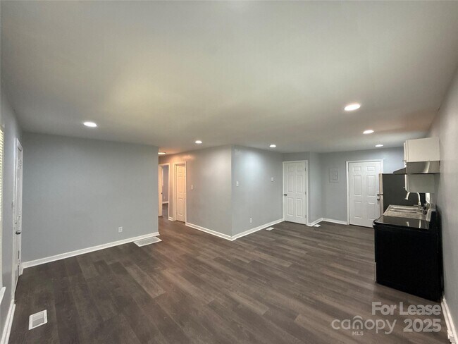 Foto del edificio - 4912 Winchester St