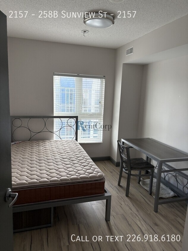 Building Photo - 258B-258B Sunview St