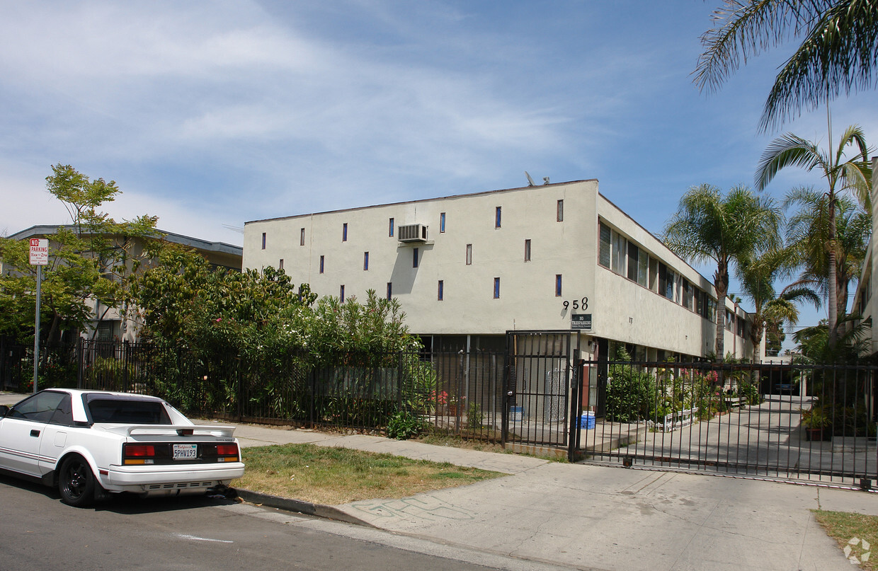 Primary Photo - 958 N Ardmore Ave