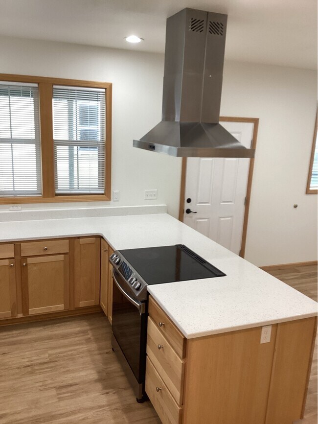 Foto del edificio - 648 NW Coast St