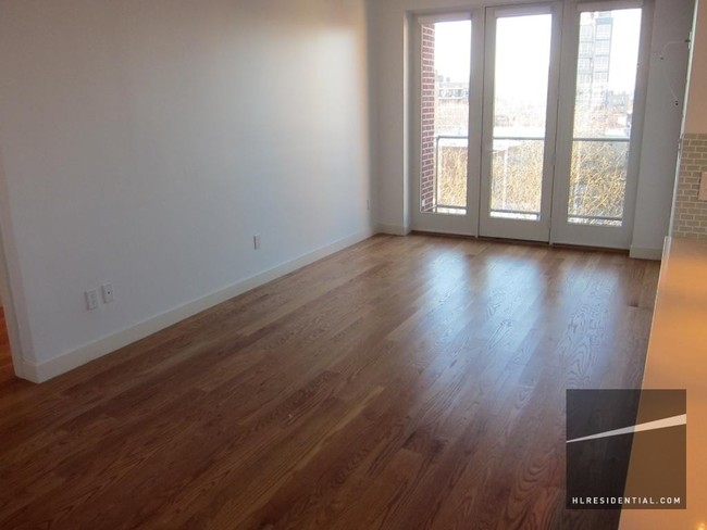 Foto del edificio - 2704 Hoyt Ave S